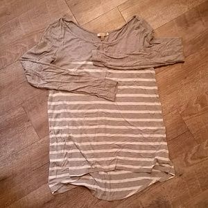 Long sleeved high-low top